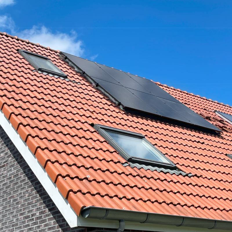 Zonnepanelen op schuin dak
